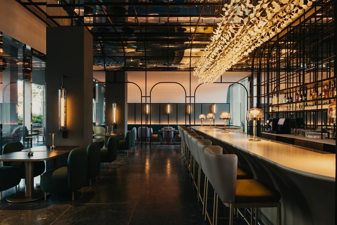 cocktail whisky bar