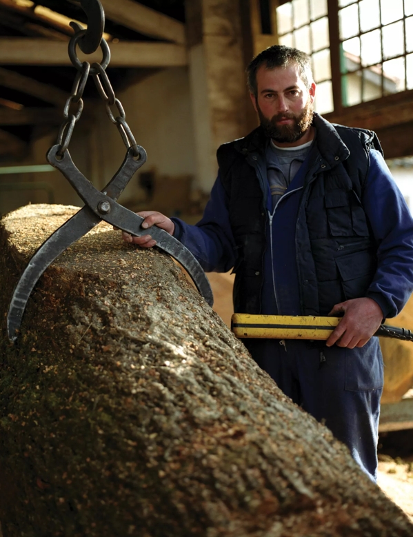 The Macallan Cooperage Jerez Man with Tree Trunk 