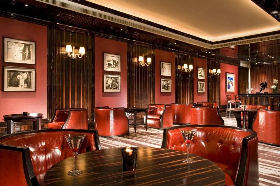 cocktail whisky bar