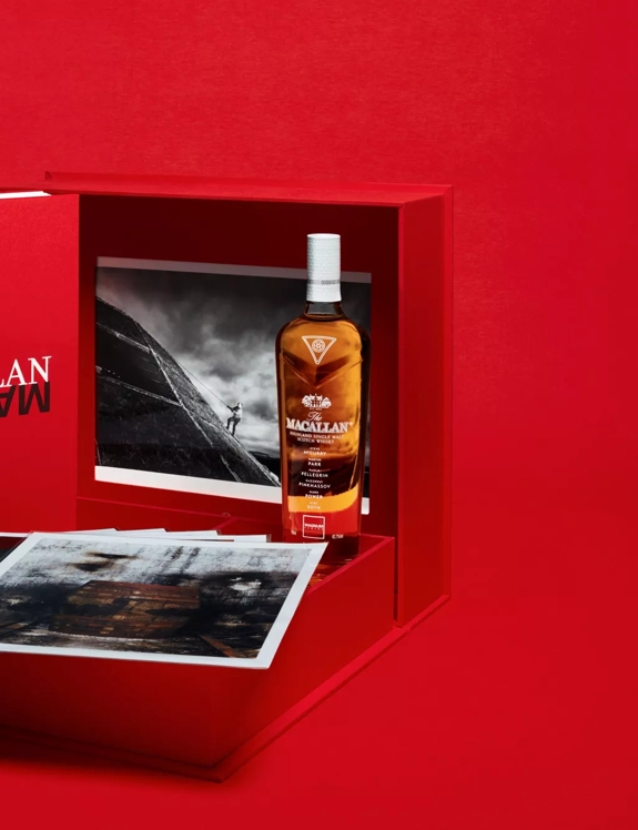 Masters of Photography Magnum Features Red