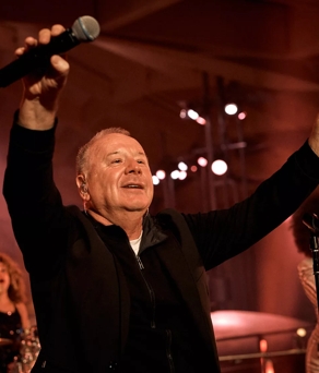 Simple Minds for The Macallan performance singing 
