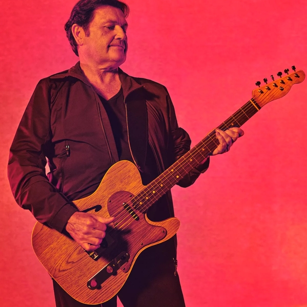charlie burchill with guitar