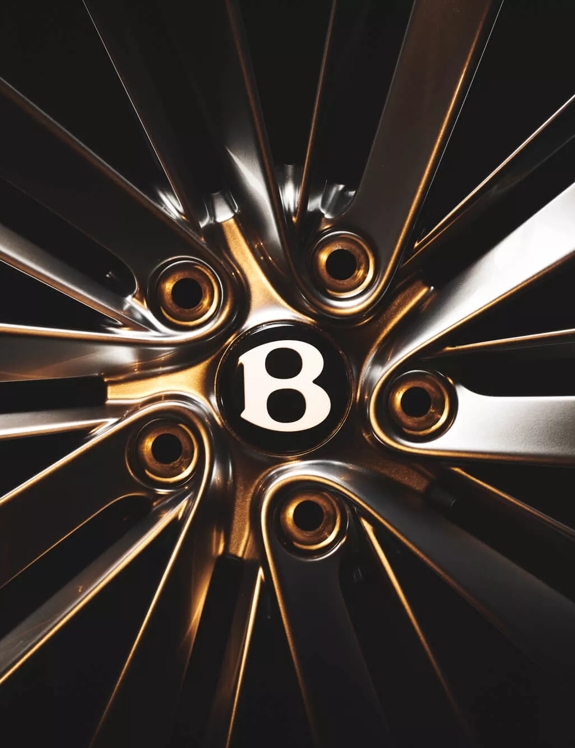 bentley logo on wheel