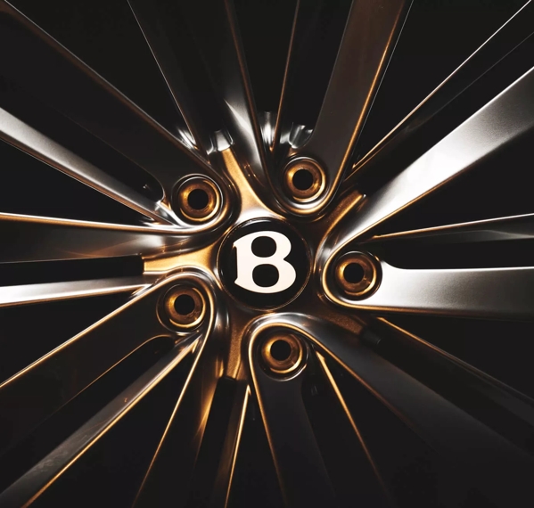 bentley logo on wheel