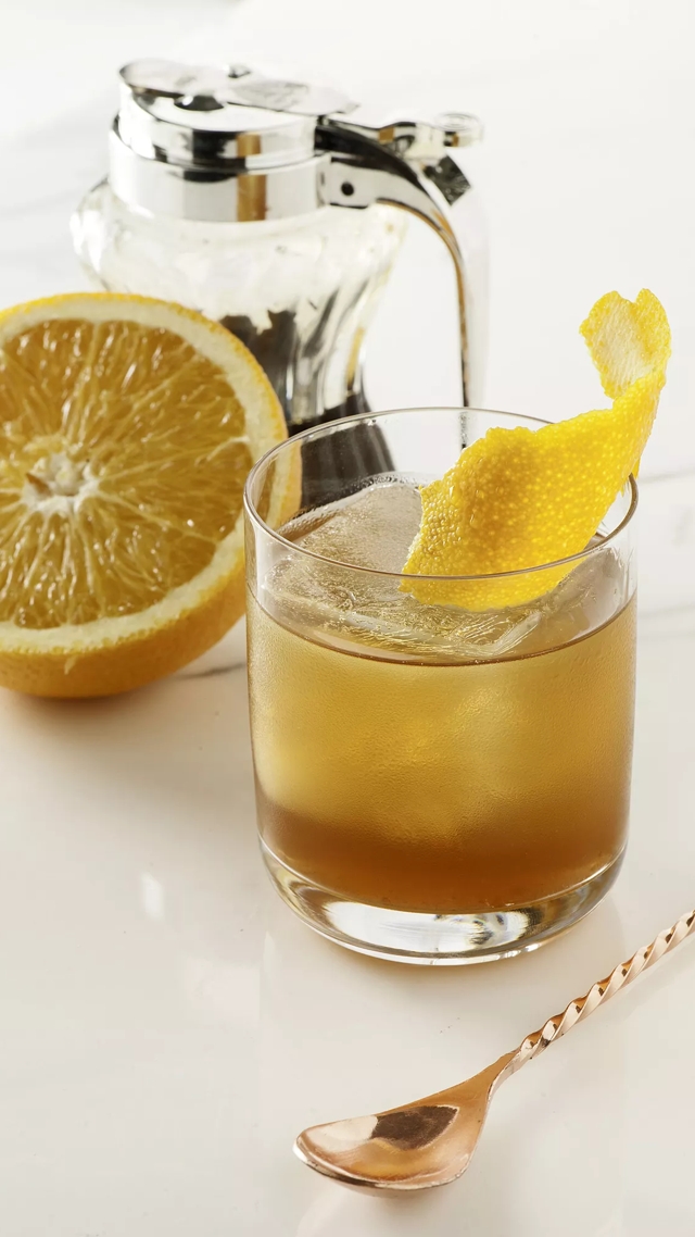 old fashioned cocktail
