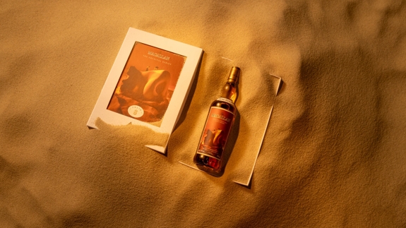 The Macallan Folio 8 bottle and pack in sand