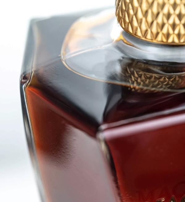 the macallan oscuro whisky bottle detail