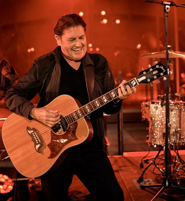 Simple Minds for The Macallan performance Charlie on guitar 