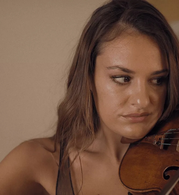 Nicola Benedetti Playing Violin 
