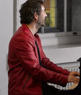 Mischa Dohler playing the piano