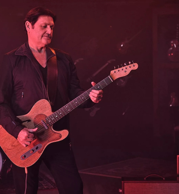 charlie burchill with guitar