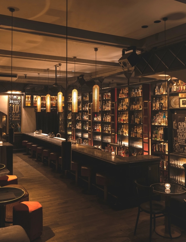 cocktail whisky bar
