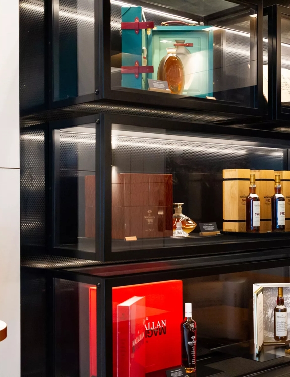 Dubai Boutique Prestige Wall