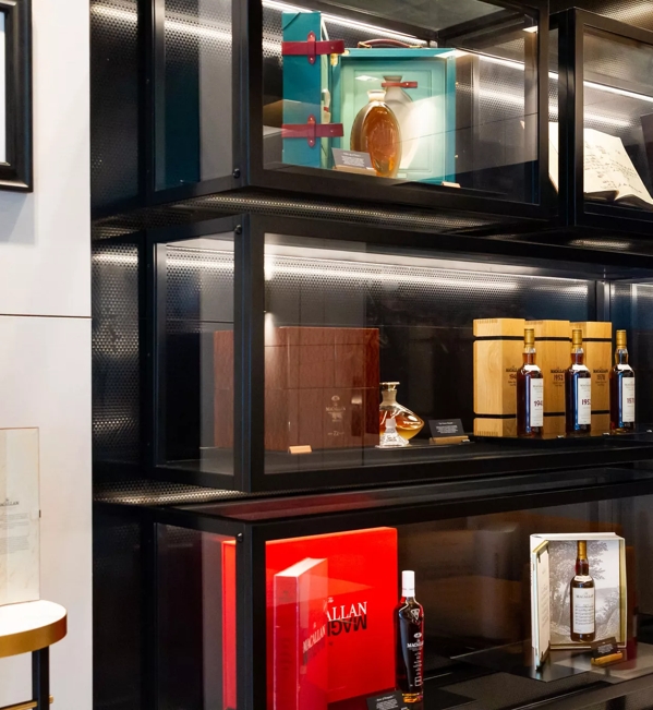 Dubai Boutique Prestige Wall