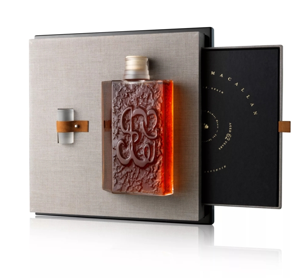 The Macallan Lalique 62 in pack 