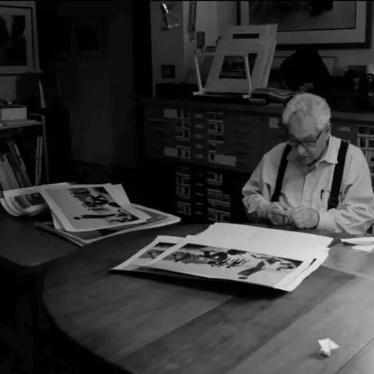 Elliott Erwitt Looking Through Photography