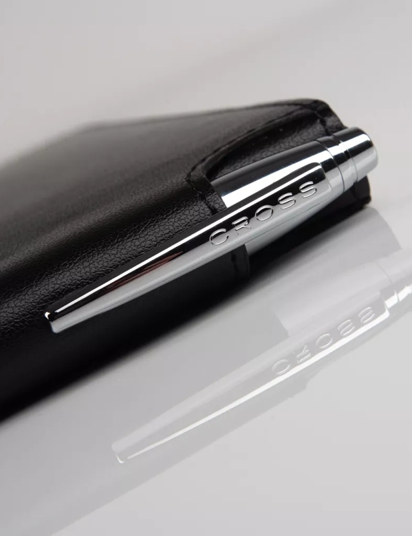 The Macallan Pen Close Up