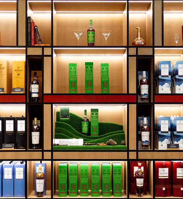 Dubai Boutique Wall 